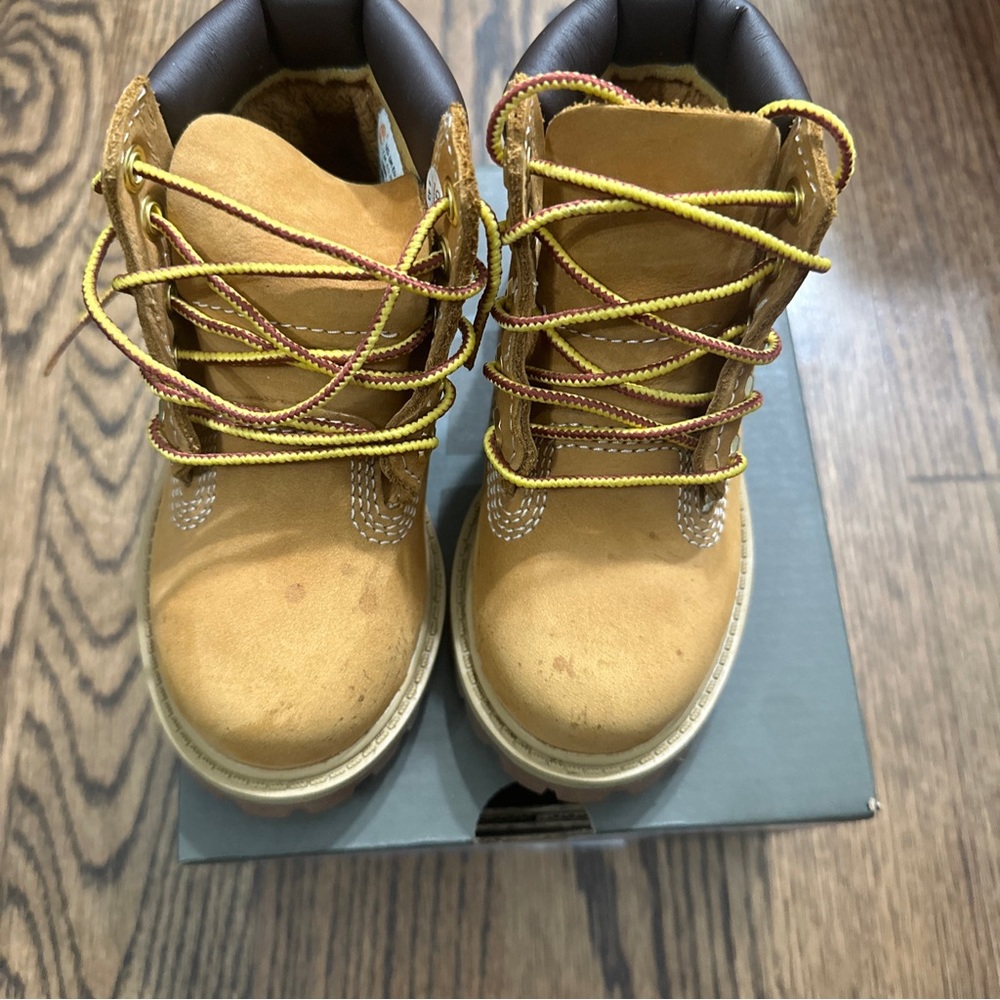 Timberland Toddler  Size 7C  Waterproof Boots Wheat Nubuck Boots Style 12809